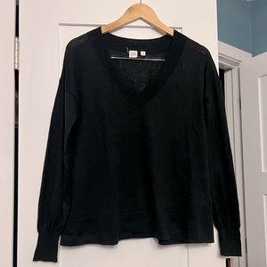 Gap v-neck black fine knit sweater